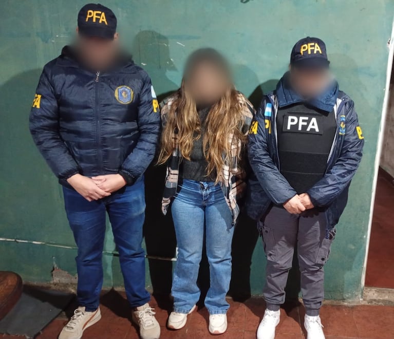 Detuvieron a una sospechosa y buscan a su pareja que se fugó a Brasil.