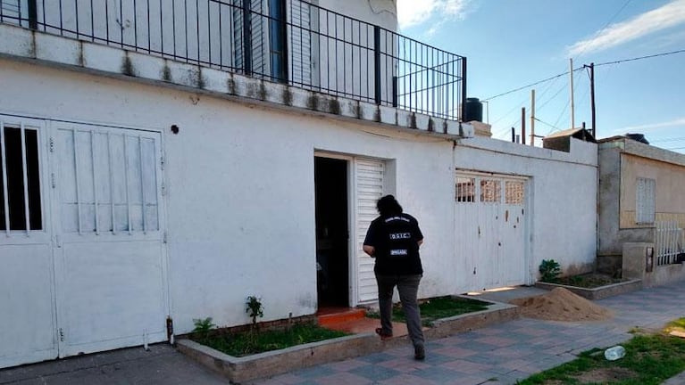 Detuvieron al ladrón que quiso robar en un almacén y fue golpeado por los vecinos