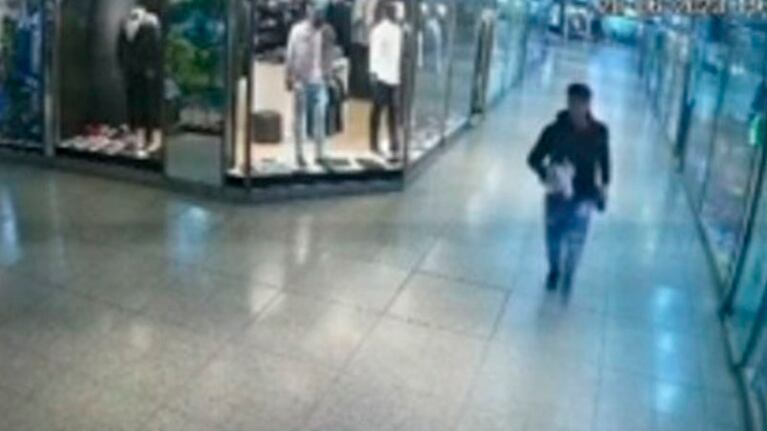 Devolvió lo robado tras el aviso de comerciantes.