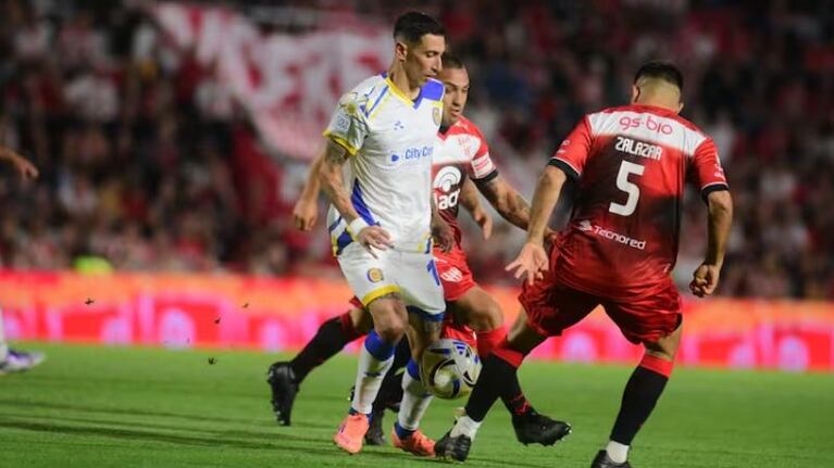 Di María contra Instituto en Alta Córdoba.