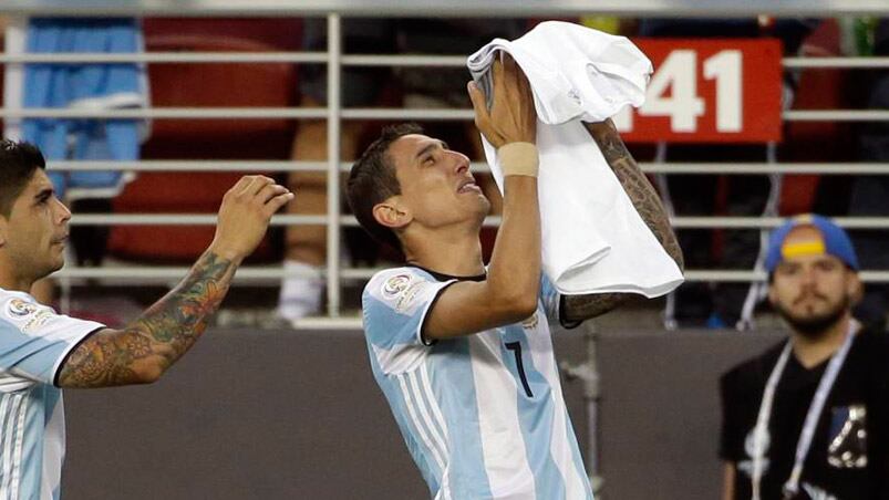 Di María lloró después del gol y al final del partido.