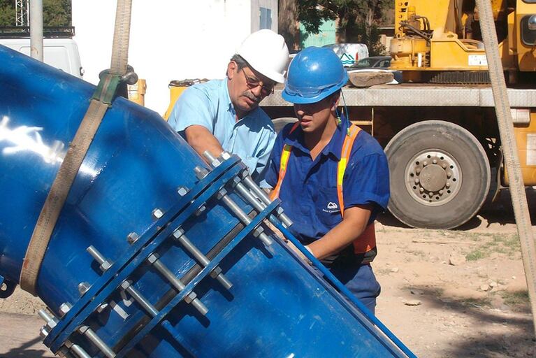 Día del trabajador sanitarista: quienes permiten que el agua potable llegue a casa