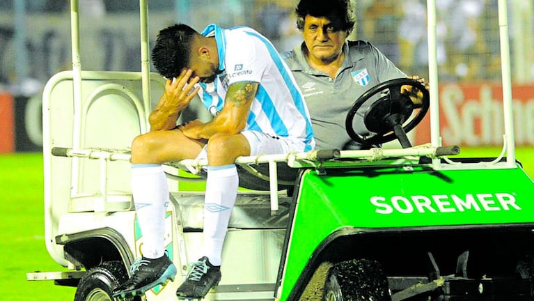 Díaz dejó el campo de juego con un gran dolor por su lesión.