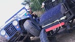 Diego Barría en un Jeep.