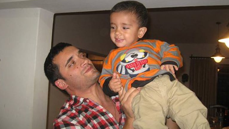 Diego Cresimbeni junto al pequeño Rodrigo. 