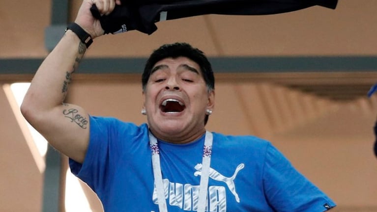 Diego Maradona dio la nota desde la tribuna.