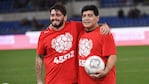 Diego Maradona y Junior, en un partido homenaje que compartieron. 