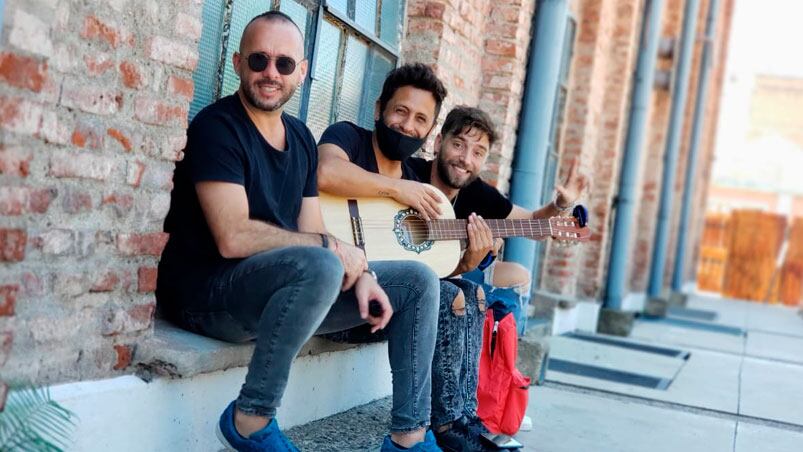 Diego, Nelson y Pablo ya están listos para el show.