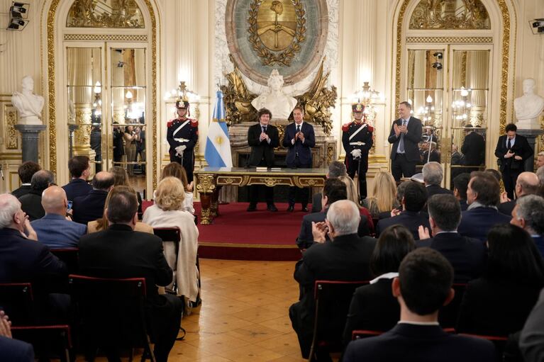 Diego Santilli juró como jefe de Gabinete de Javier Milei