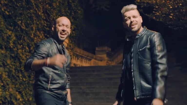 Diego y Nico en el videoclip de "Que Noche".