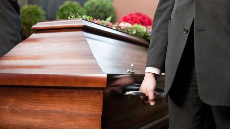 Dieron por muerto a un hombre, enterraron el cadaver, pero se dieron cuenta de que en realidad era otra persona. Foto Ilustrativa.