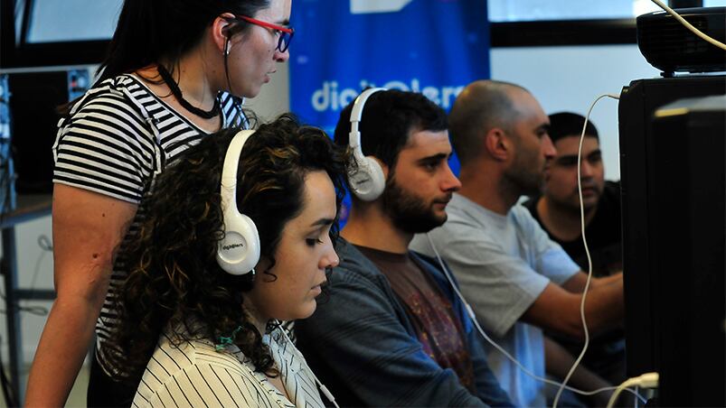 Digit@lers acompaña a los jóvenes egresados en su proceso de inserción laboral.