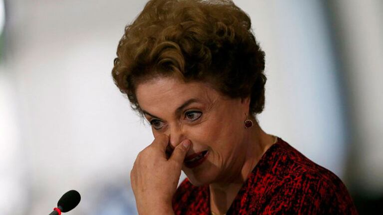 Dilma Rousseff atraviesa una crisis en su coalición de gobierno.