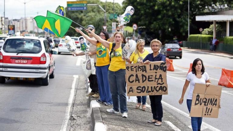 Dilma Rousseff no renuncia y Cristina defendió a Lula