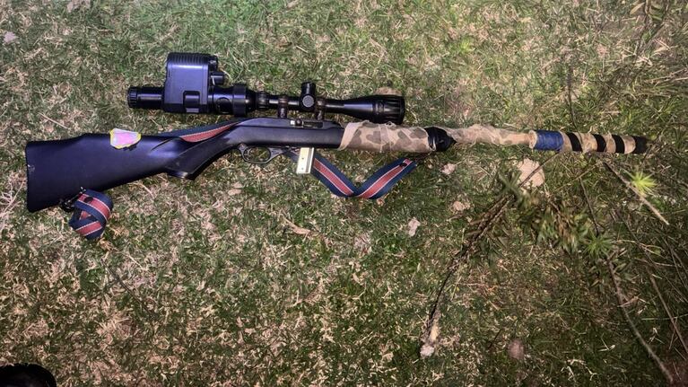 Dique Embalse: detuvieron a hombre con un arma con silenciador, mira telescópica y láser