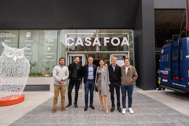 Directivos de CASA FOA junto a Lucas Salim (ceo proaco) y pampita.