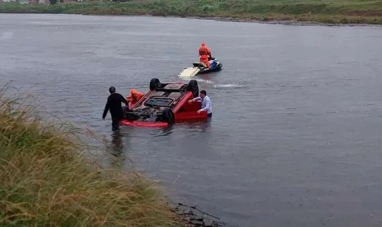 Discusión, un auto en el río y una mujer muerta: detuvieron al esposo por femicidio