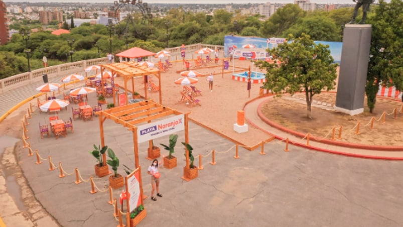 Disfruta de la playa de Naranja X en el mirador del Parque Sarmiento hasta el 23 de enero.