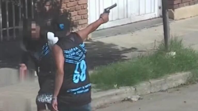 Disparaba en la calle con un revólver y fue detenido.