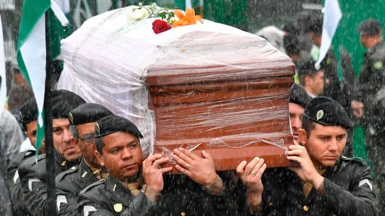 Dolor inmenso: los hinchas despidieron a las víctimas de la tragedia aérea. Foto: AFP.