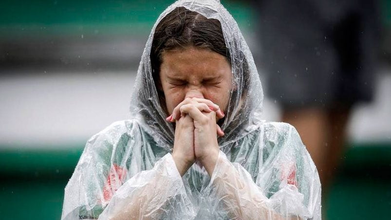 Dolor inmenso: los hinchas despidieron a las víctimas de la tragedia aérea. Foto: EFE.