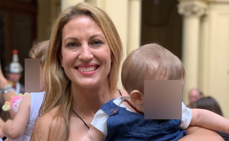Dolores Teuly, la actual novia de Mauricio Macri y uno de sus hijos. (Imagen: Infobae).