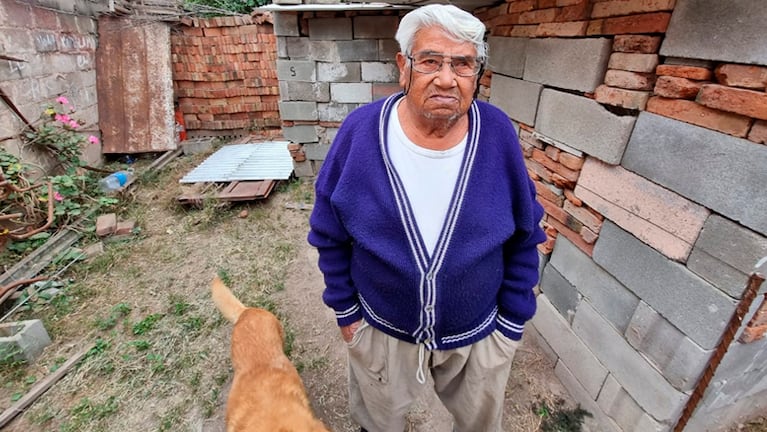 Don Romero vive en barrio Guiñazú y está harto de los robos. Foto: Fredy Bustos / El Doce.
