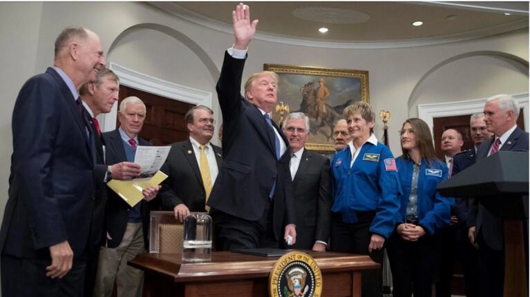 Donald Trump anunció que Estados Unidos volverá a la Luna 