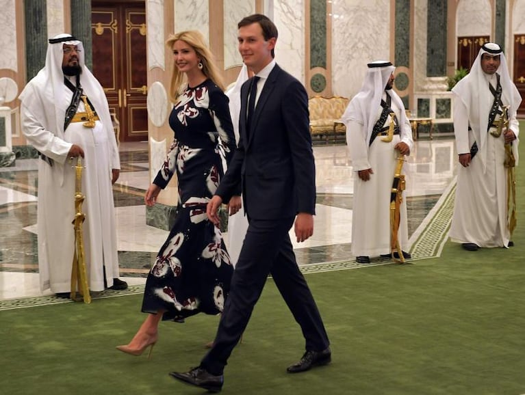 Donald Trump llegó a Arabia Saudita con Melania e Ivanka
