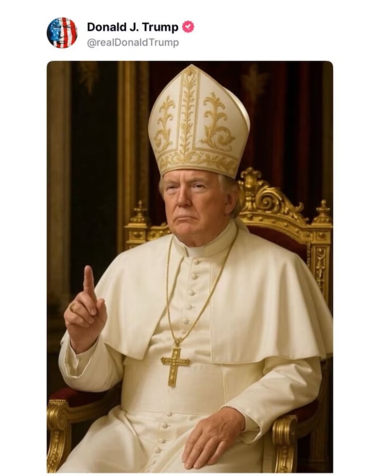 Donald Trump publicó una foto vestido como Papa