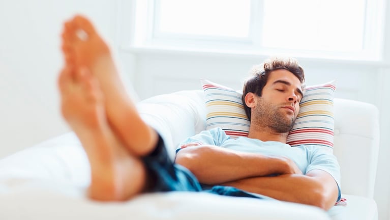 Dormir la siesta puede traer consecuencia adversas. 