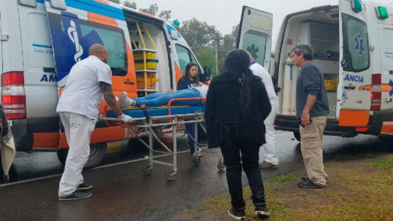 Dos autos chocaron de frente sobre la avenida Padre Luchesse 