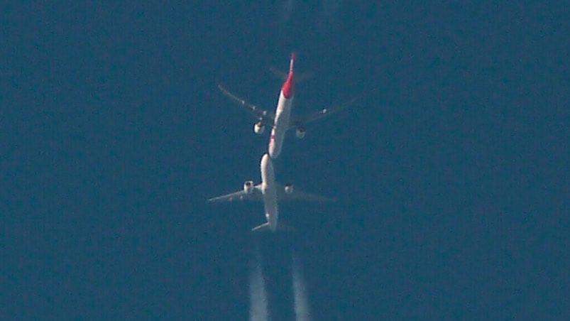 Dos aviones, rumbos opuestos y una foto que causa escalofríos.