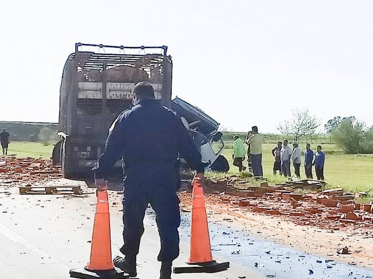 Dos camiones chocaron en la Autopista Córdoba-Rosario