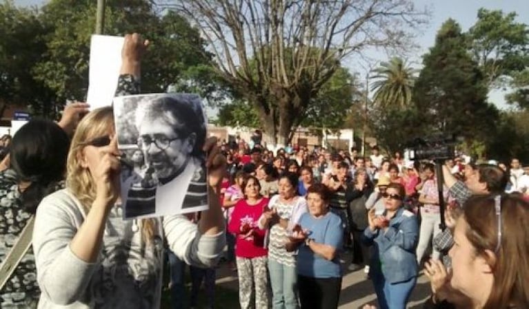 Dos celulares enterrados en la iglesia del Padre Viroche