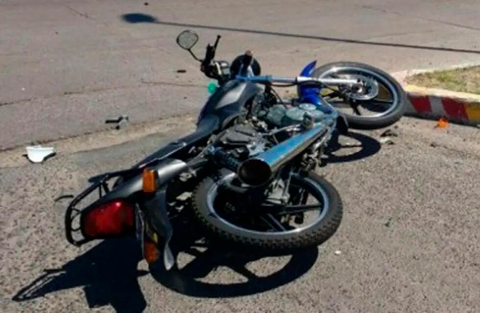 Dos chicos de 15 y 18 murieron tras chocar en moto en la ruta Nº 4.