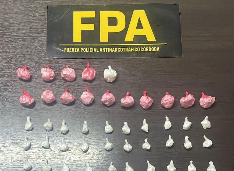 Dos detenidos acusados de vender droga en Córdoba capital.