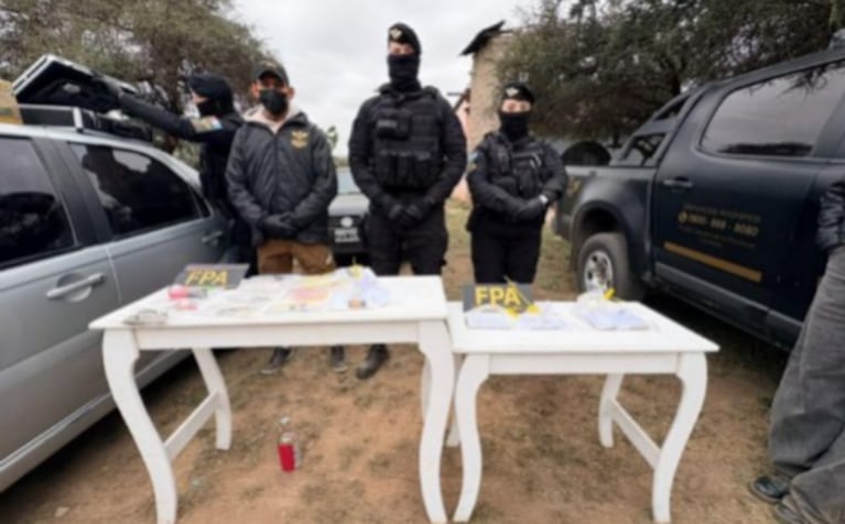 Dos detenidos en una fiesta clandestina de 400 personas: había tusi, cocaína y hasta popper