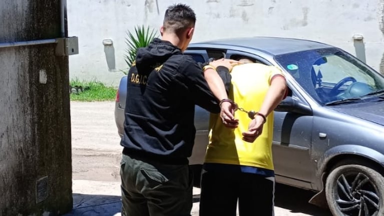 Dos detenidos por atacar a un colectivero: él le bajó los dientes de un golpe y ella le robó el celular