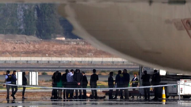 Dos fallecidos tras una feroz balacera en el aeropuerto de la capital chilena.