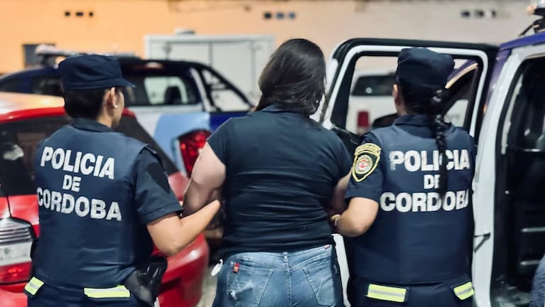 Dos hombres y una mujer, los miembros de la banda delictiva internacional.