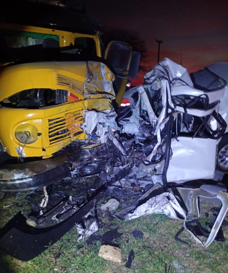 Dos jóvenes de 20 años murieron tras un accidente fatal en el interior de Córdoba.