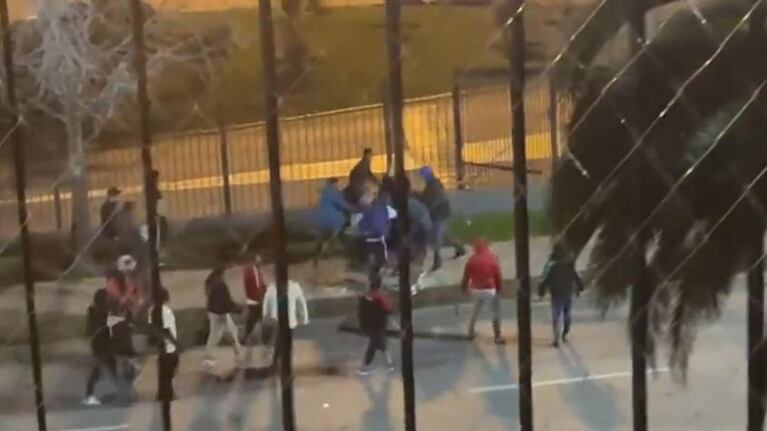 Dos jóvenes murieron aplastados tras una estampida antes de Colo Colo-Fortaleza: sospechan de la Policía