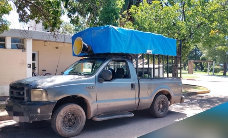 Dos jóvenes se resistieron a las autoridades y terminaron detenidos en Las Peñas.