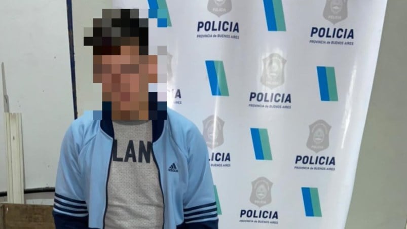 Dos menores de 14 y 17 años acribillaron a otro joven de 20 desde arriba de una moto.