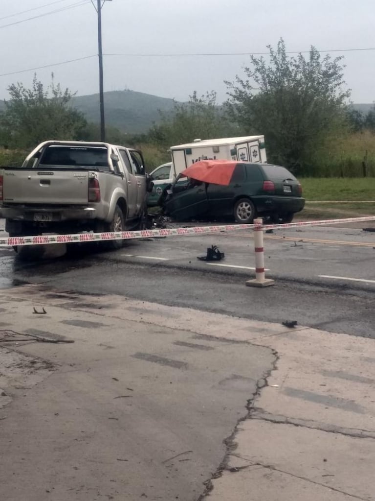 Dos muertos dejó un violento choque frontal en Yocsina