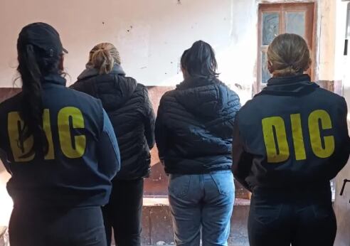 Dos mujeres quedaron detenidas tras extorsionar a un hombre con difundir  videos íntimos. (Imagen: Diario Norte).