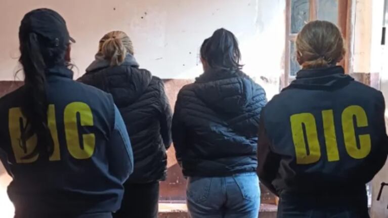 Dos mujeres quedaron detenidas tras extorsionar a un hombre con difundir videos íntimos. (Imagen: Diario Norte).