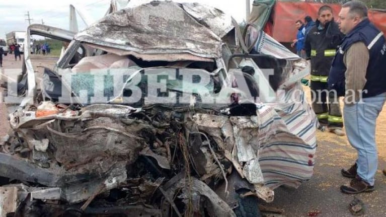 Dos mujeres, sus bebés y el conductor de una camioneta murieron en un choque frontal