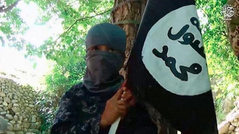 Dos niños del ISIS le cortaron los brazos y decapitaron a un espía 